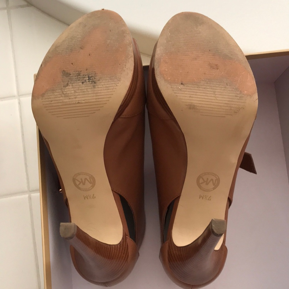 Heels - Picture 4 of 4